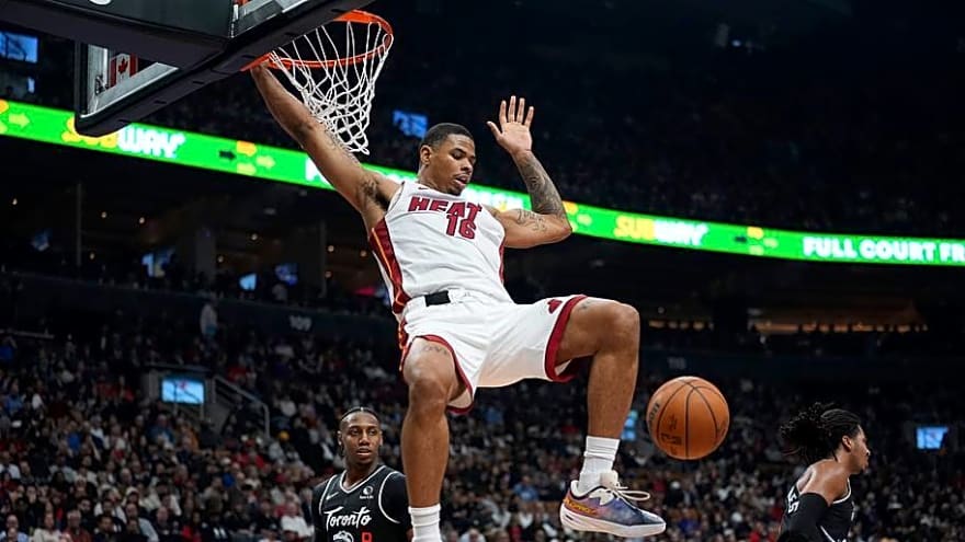 High-Flying Center Who's Still Unsigned Is Worth a Knicks Tryout