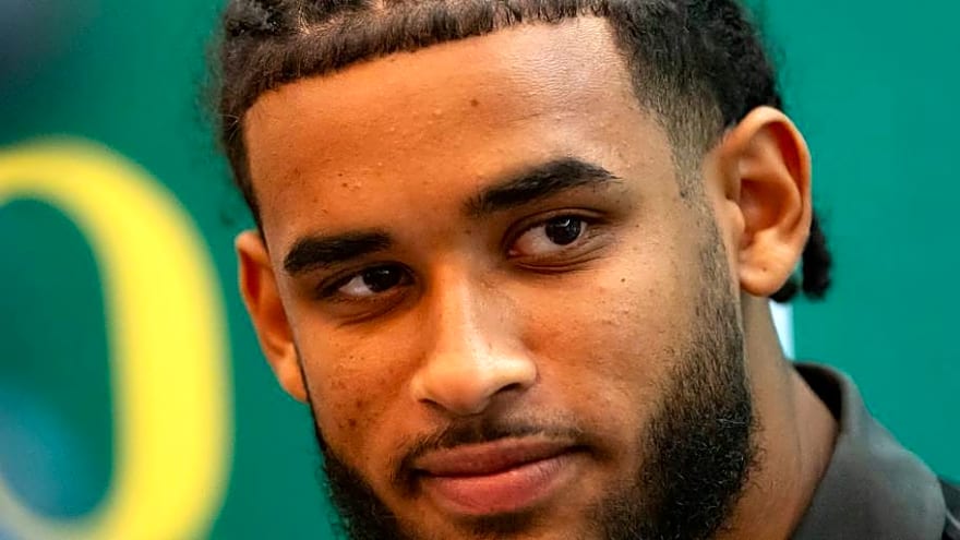 Oregon Ducks' Appearances in EA Sports College Football Go Viral for All the Wrong Reasons