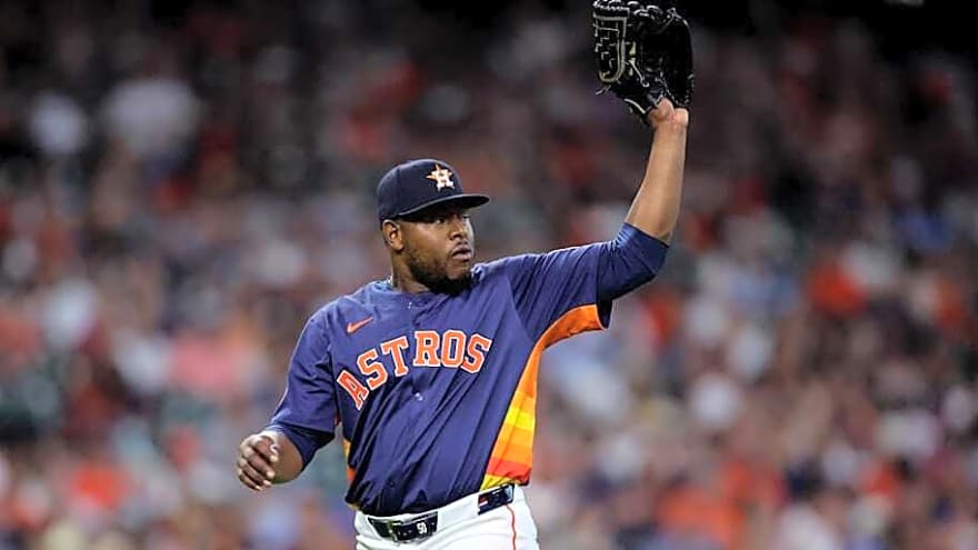 Royals Have 3 Non-Roster Pitchers Battling for Opening Day Spot: Insider