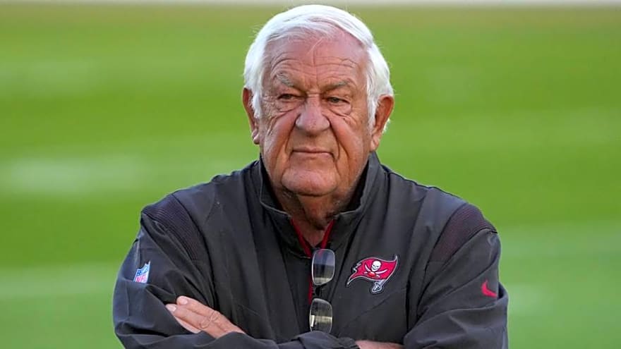 Legendary coach Tom Moore announces retirement following Buccaneers stint