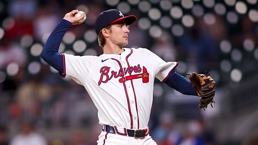 Infielder Returning to Braves on Minor League Contract