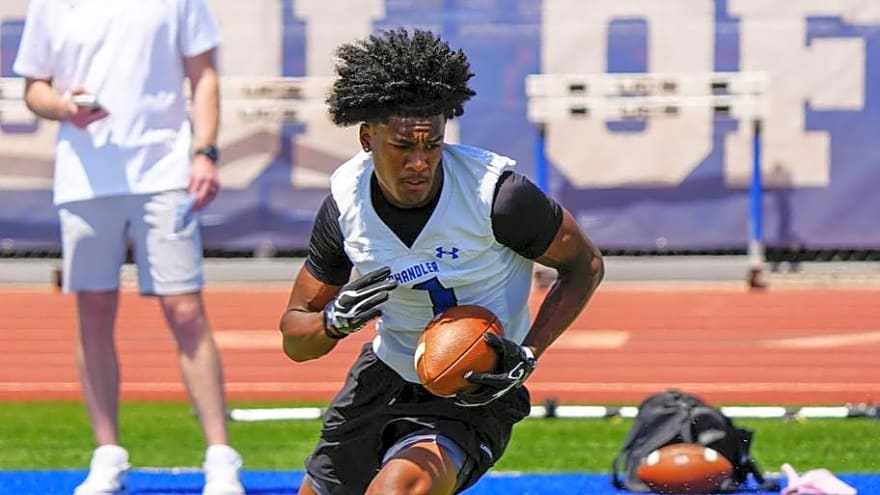 Wisconsin Football Lands Huge Commitment from 4-Star Pass Catcher