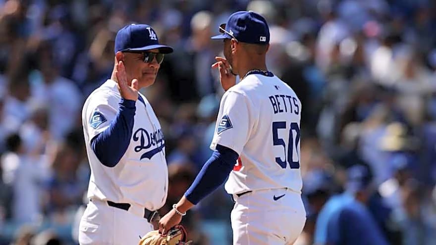 Dodgers&#39; Mookie Betts Held Private Meeting With Dave Roberts, Andrew Friedman