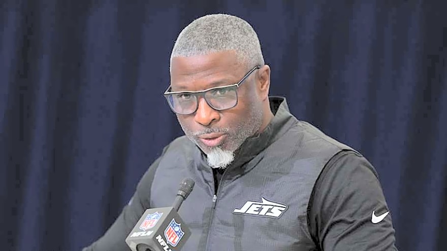 Jets Fill 2 Crucial Roster Holes in Round 1 of Latest NFL Mock Draft