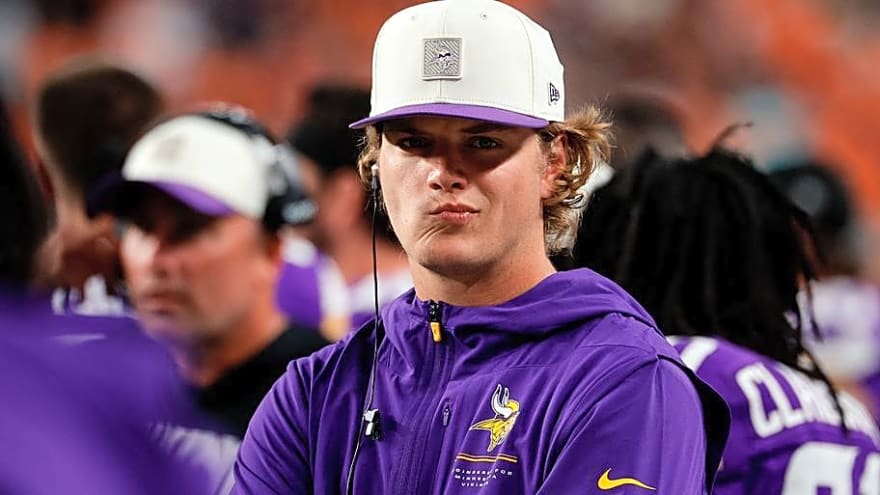 Intriguing QB Target Should Have Vikings' Attention With J.J. McCarthy Injury Expected to Linger