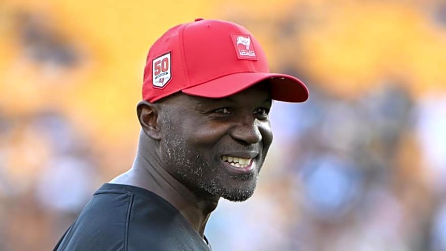 How did Buccaneers' playoff chances change after Panthers loss to Saints?