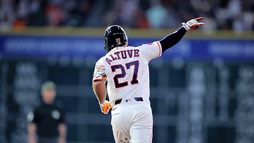 Astros Star Jose Altuve Heading to Injured List with Oblique Strain