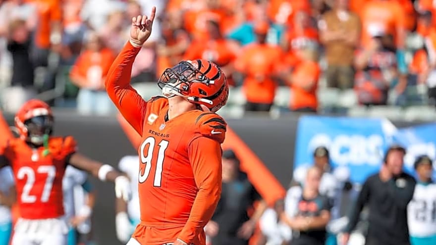 Why The Chicago Bears Should NOT Sign Trey Hendrickson