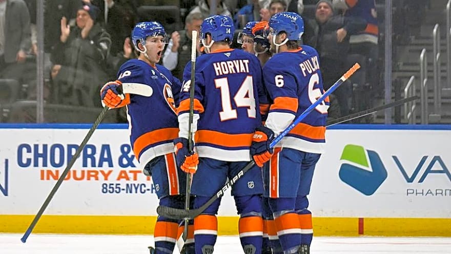 3 Players to Watch in NY Islanders Season Opener vs. Maple Leafs