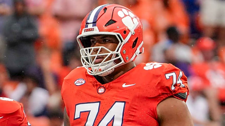 ‘He Stepped Up in a Big Way,’ Clemson HC Dabo Swinney Praises Freshman OL