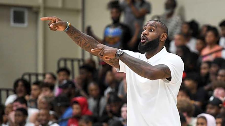 Lakers Notes: $51M Forward Named Trade Candidate, Insider Reveals Biggest Concern, LeBron James Update