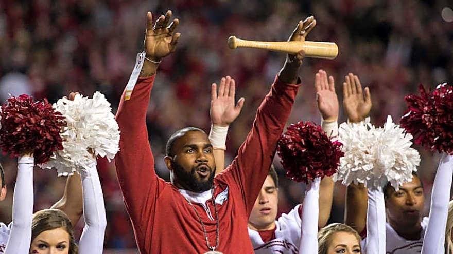 Arkansas honors McFadden’s No. 5 jersey in way to keep legacy alive