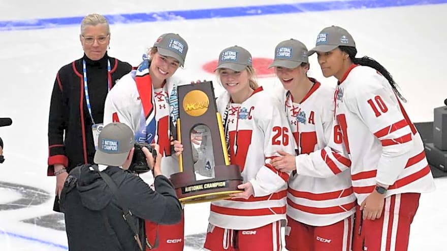 Wisconsin women&#39;s hockey continues impressive streak at No. 1