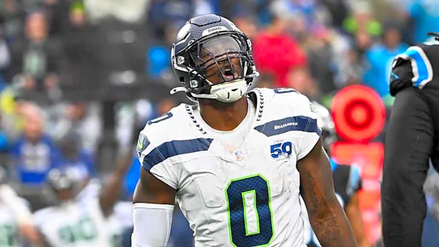 DeMarcus Lawrence gets special honor as Seahawks arrive for Super Bowl