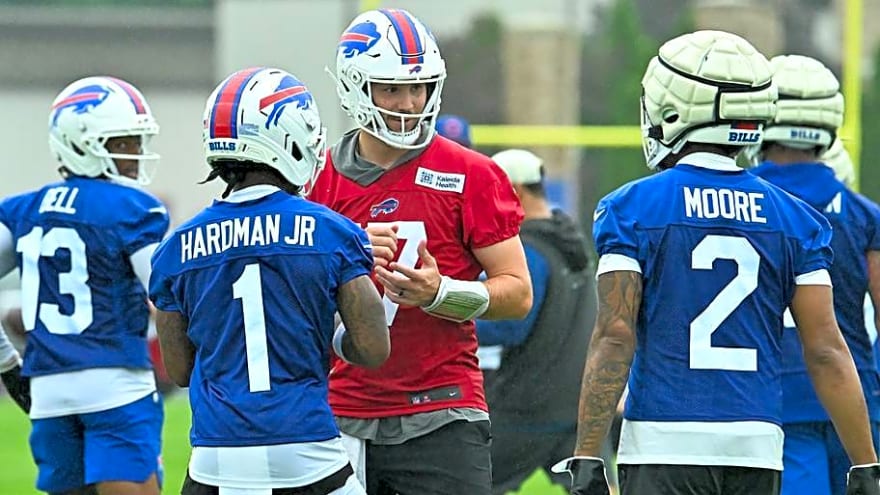 How Josh Allen, DJ Moore 'Accelerated the On-Field Connection' With Bills