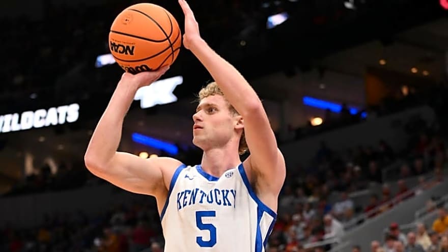 In a shocking development Kentucky will be losing a starting guard to the transfer portal