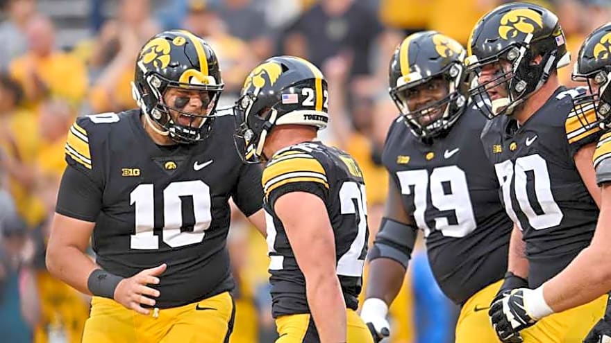 Iowa OL Accepts Panini Senior Bowl Invite