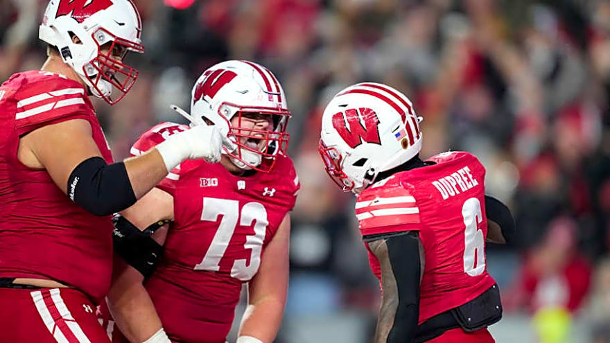 Wisconsin Badgers&#39; new offensive approach has spurred late-season turnaround