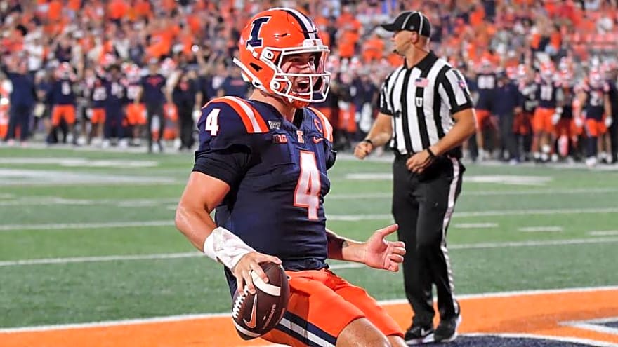 Illinois QB Katin Houser Delivered a Welcome Surprise in Week 1