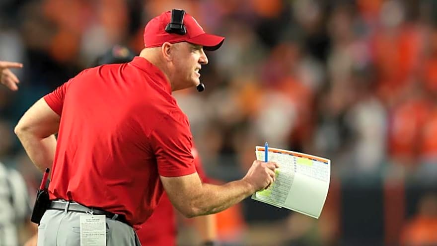 Jeff Brohm Noncommittal on Starting Quarterback Entering Louisville&#39;s Matchup at SMU