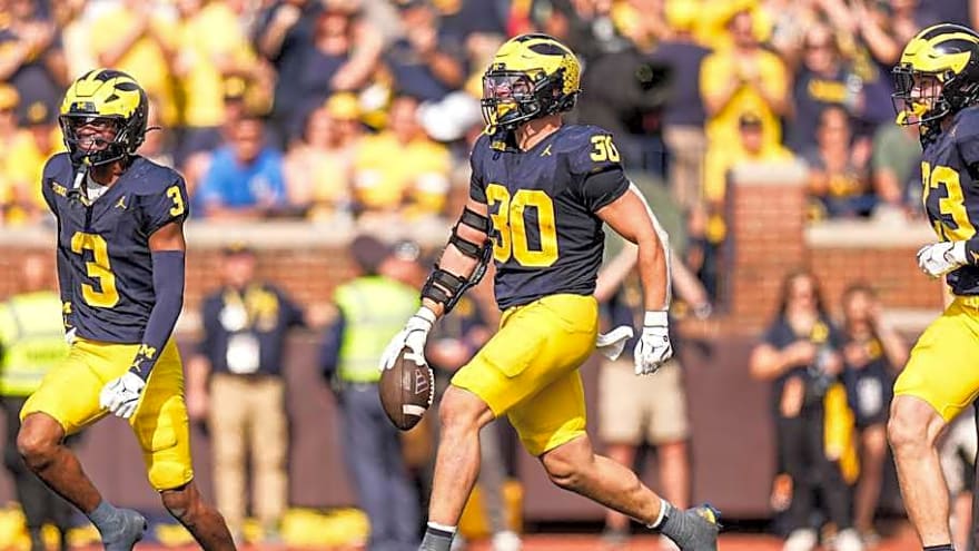 Linebacker just offered by Michigan decommits from Big Ten school