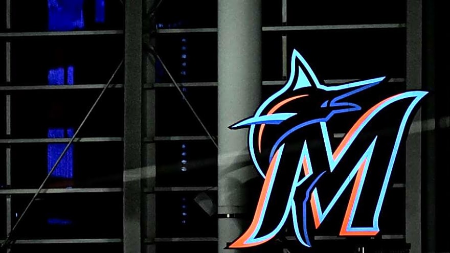 Red Sox Gold Glover Predicted to Sign With Marlins in Free Agency