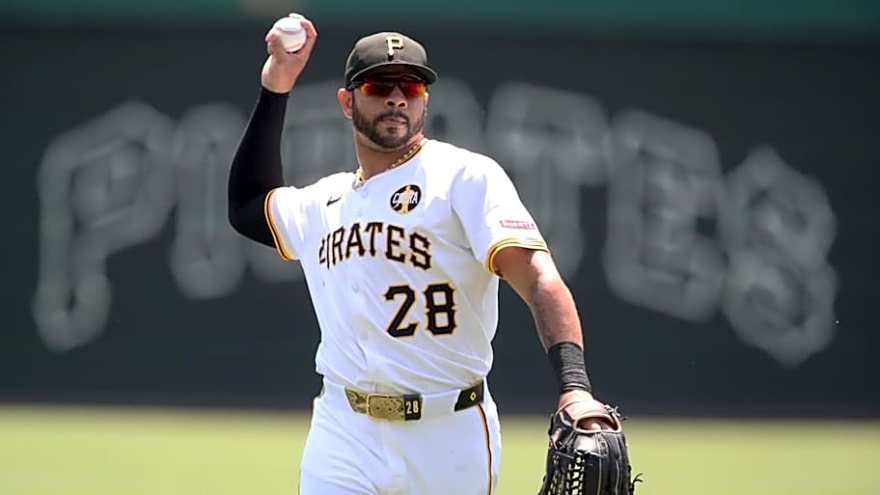 Pirates Outfielder Named Gold Glove Finalist