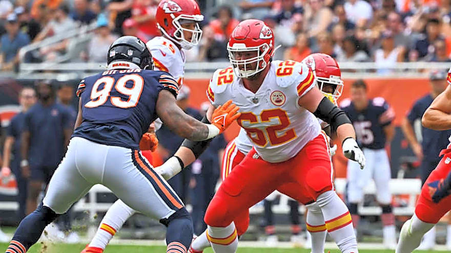 Bears&#39; Joe Thuney a favorite to win Protector of the Year in 2025