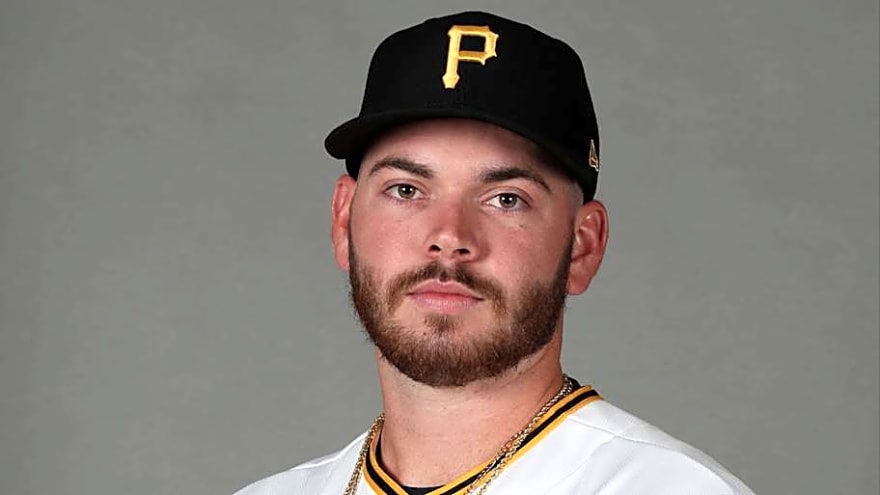 Pirates DFA Reliever to Make Room on 40-Man Roster