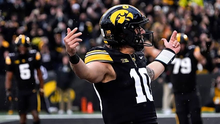 Iowa Football Depth Chart: Projecting Hawkeyes' Week 1 Offense