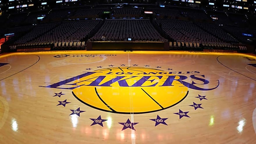 Lakers Free Agent Signs With Knicks