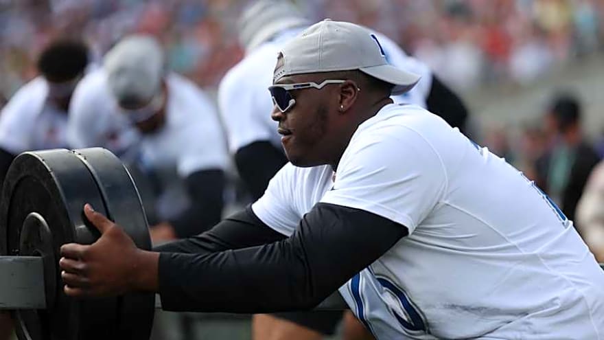 Cowboys offensive line receives high praise from respected OL guru