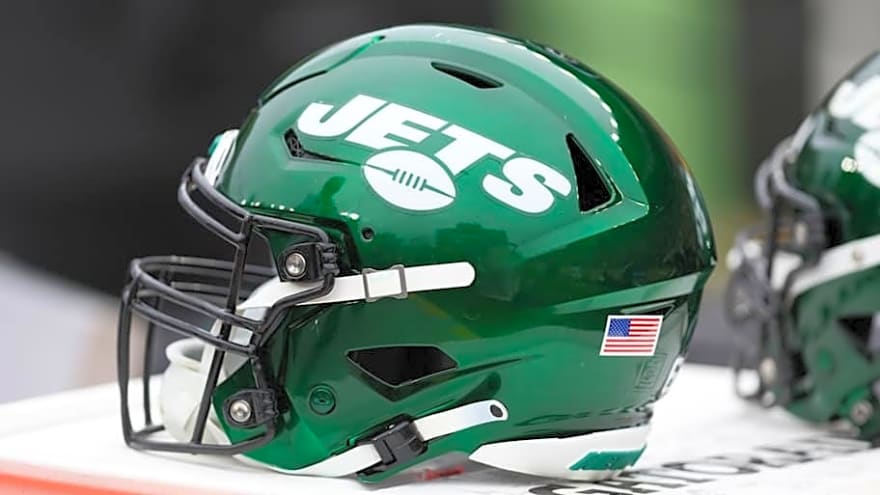 Jets Way-Too-Early Mock Draft Would Replace Justin Fields
