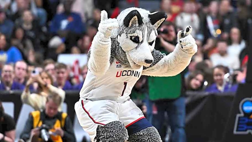 UConn Huskies, Dan Hurley Offer Intriguing 2026 Forward