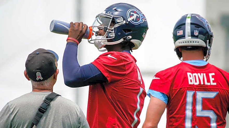 Titans&#39; Cam Ward Taking Steps in Right Direction