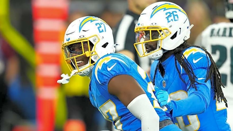 Chargers sign familiar veteran in response to multiple injuries