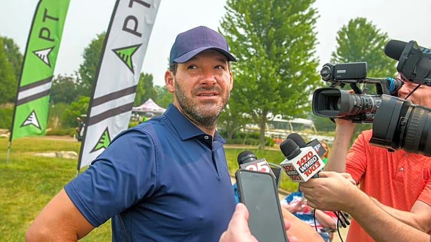 Cowboys Fans Mock Tony Romo OWI Arrest With Call to Jerry Jones at Training Camp