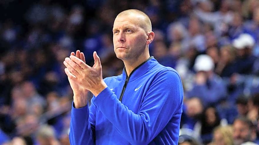 Kentucky&#39;s worst performance of the Mark Pope era leads to an ugly loss to Georgetown