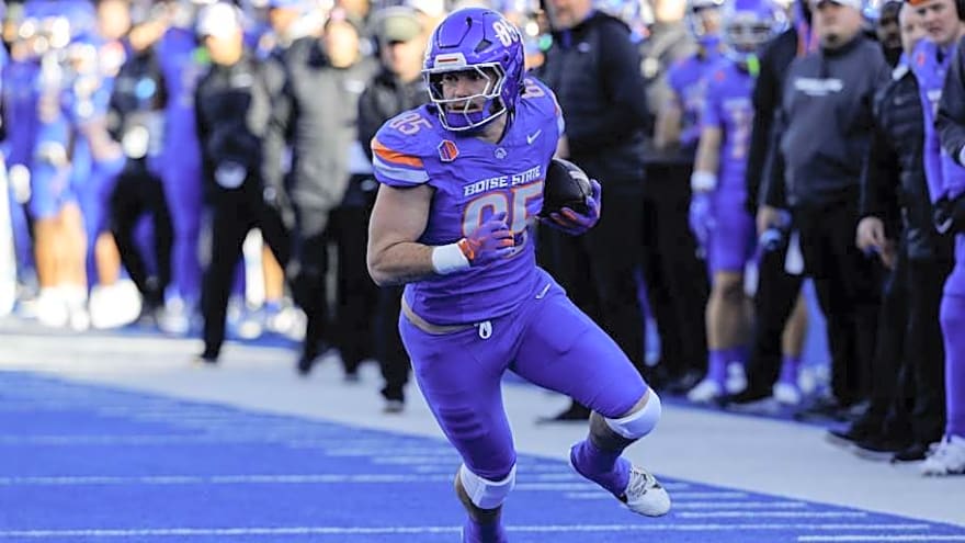 Boise State cracks preseason top 25 poll