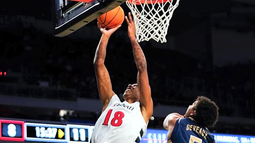 Cincinnati Bearcats Basketball Rocking Alternate Uniforms Against No. 6 Louisville