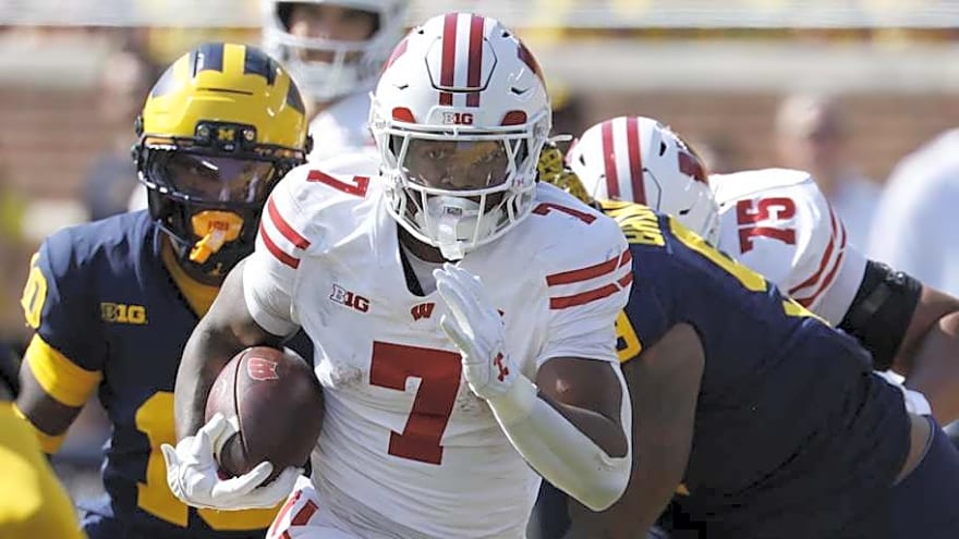 Wisconsin Badgers' former starting running back commits to LSU in transfer portal