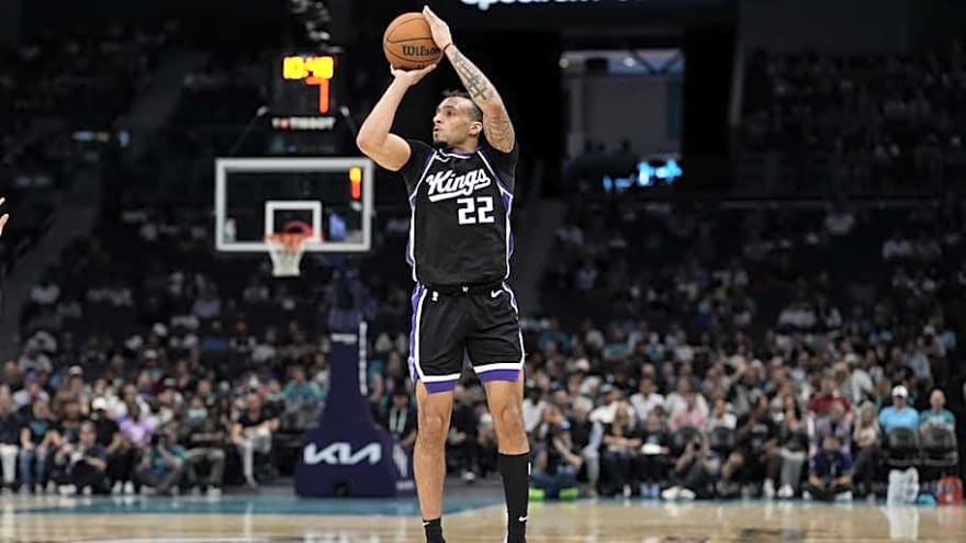 Devin Carter Erupts, Kings Ease Past Bulls