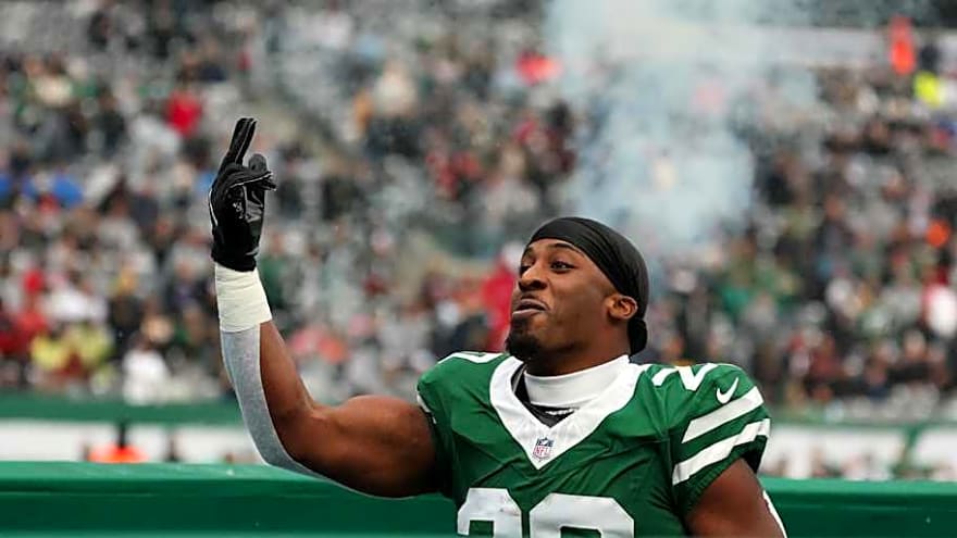 Jets' Breece Hall Makes Telling Super Bowl Comment Ahead of Free Agency