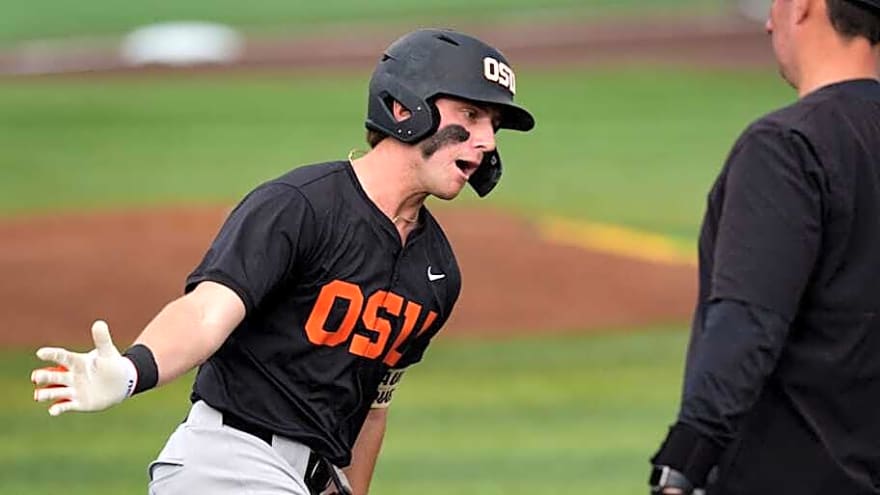 Despite 3 Dax Whitney Errors, Oregon State Survives San Diego 7-5