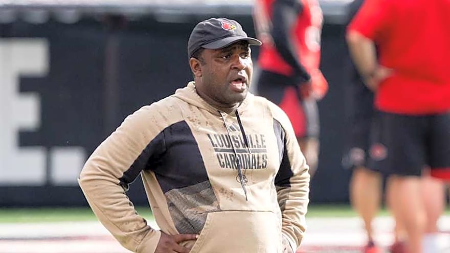 Watch: Steve Ellis, Louisville Corners Talk Start of Spring Practice