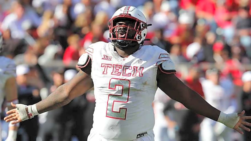 Full 7-Round 2026 NFL Mock Draft Sees Bears Trade Out of First Round