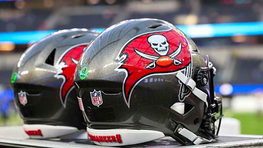 Saints Getting Buzz for Rival Buccaneers RB in Free Agency