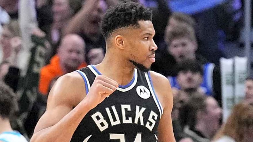 Coach Giannis takes over the huddle for the Bucks