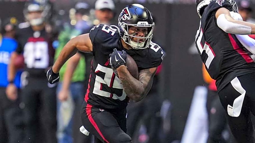 Seahawks Could Sign Two Free Agent Running Backs