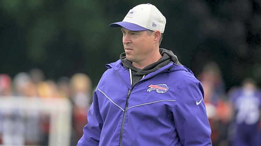 Bills' Jim Leonhard Getting Hot Seat Buzz Amid Buffalo's Defensive Struggles
